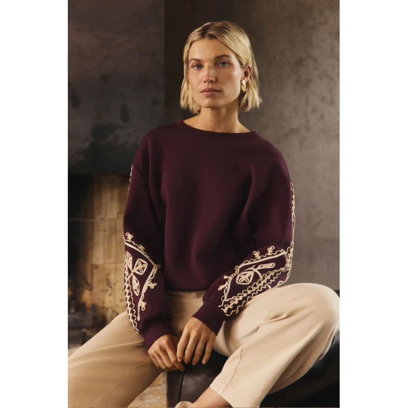 Expresso Sweater Embroidery Fudge Dark Red